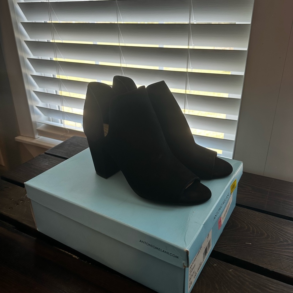 Antonio Melani black size 8 open toe booties